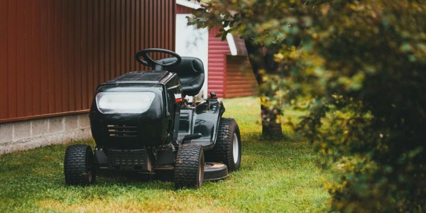 Robot koszący czy traktor ogrodowy?
