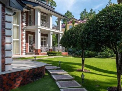 Nowoczesny ogród przed domem | Jak urządzić?